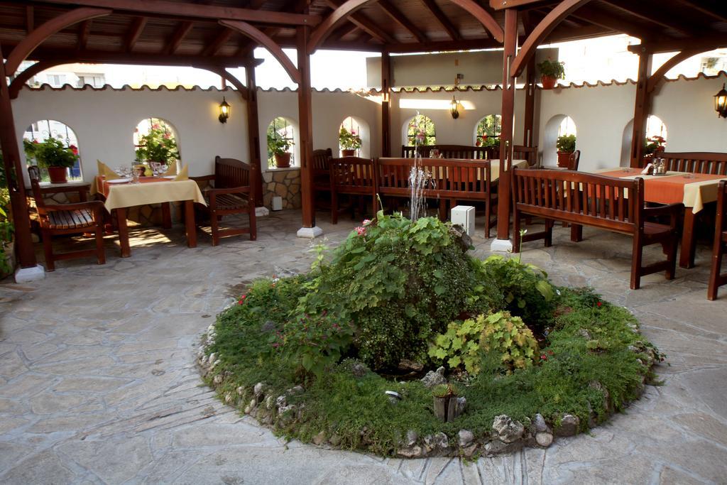 Family Hotel St. Constantine And Helena Ivaylovgrad Buitenkant foto