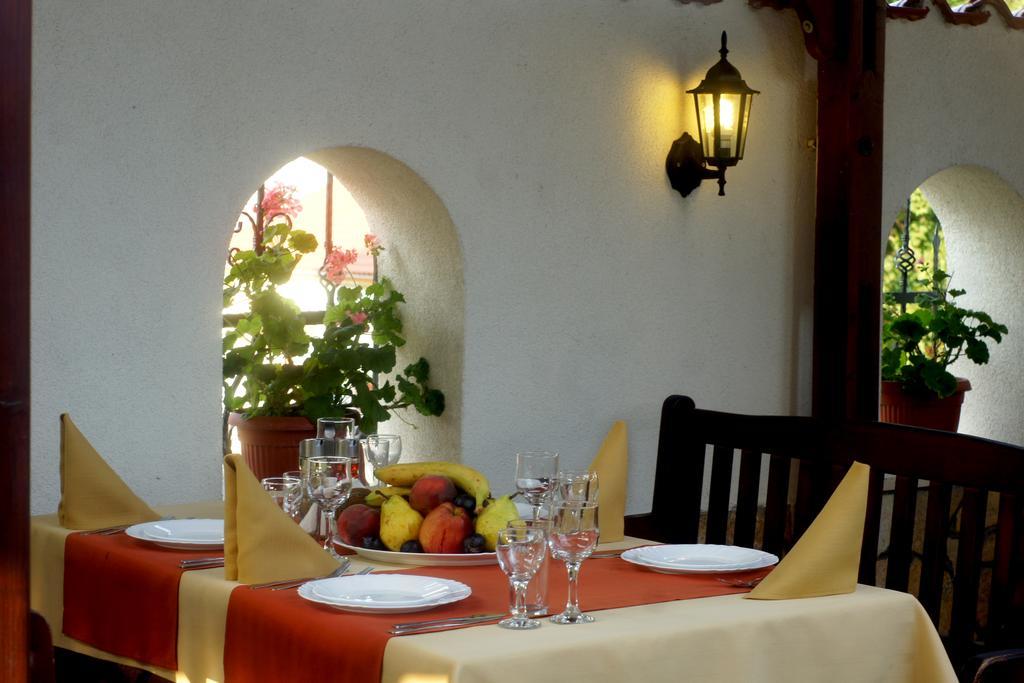 Family Hotel St. Constantine And Helena Ivaylovgrad Buitenkant foto