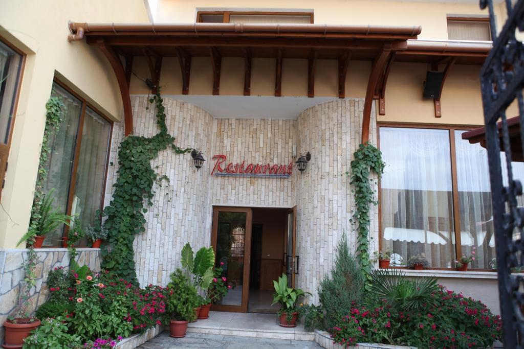 Family Hotel St. Constantine And Helena Ivaylovgrad Buitenkant foto